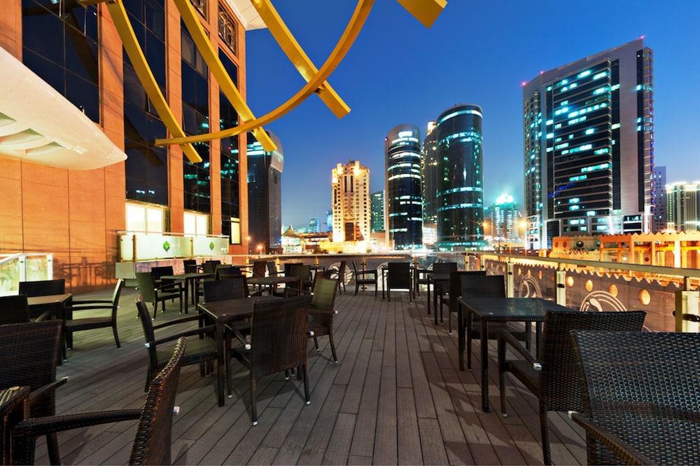 Magnum Hotel & Suites West Bay Doha Bagian luar foto