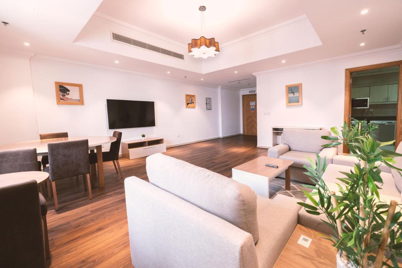 Magnum Hotel & Suites West Bay Doha Bagian luar foto