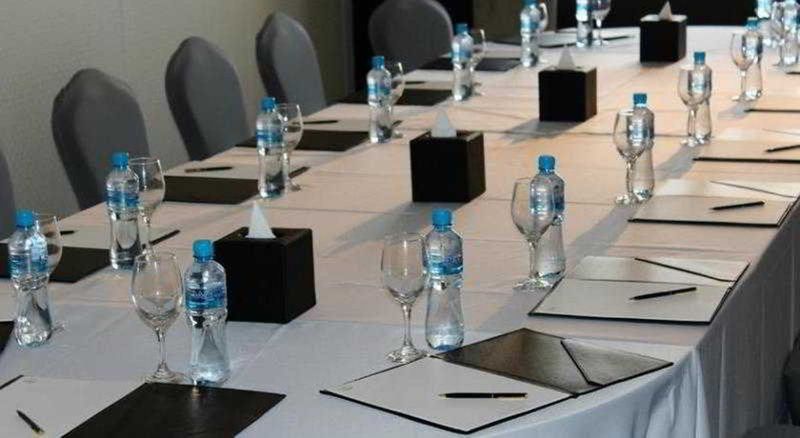 Magnum Hotel & Suites West Bay Doha Bagian luar foto
