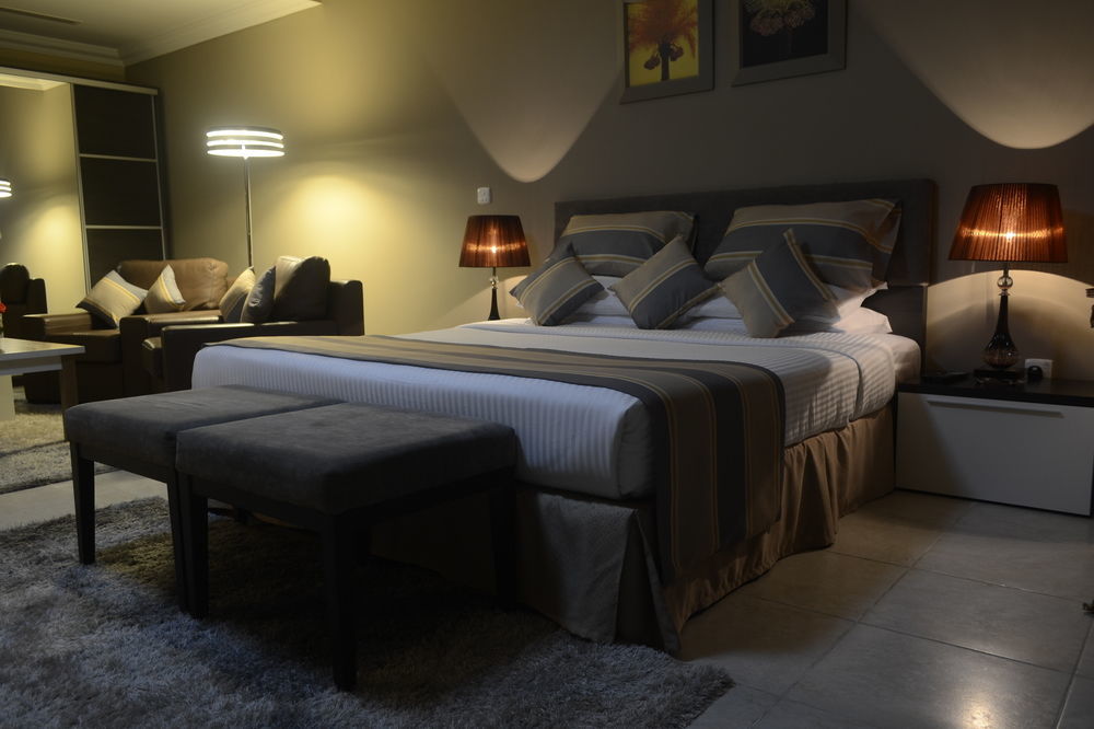 Magnum Hotel & Suites West Bay Doha Bagian luar foto